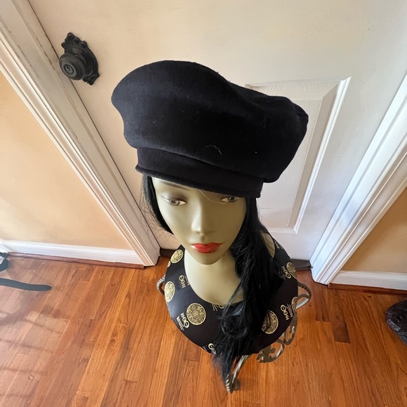 Cashmere Berrett - Picture 2 of 5